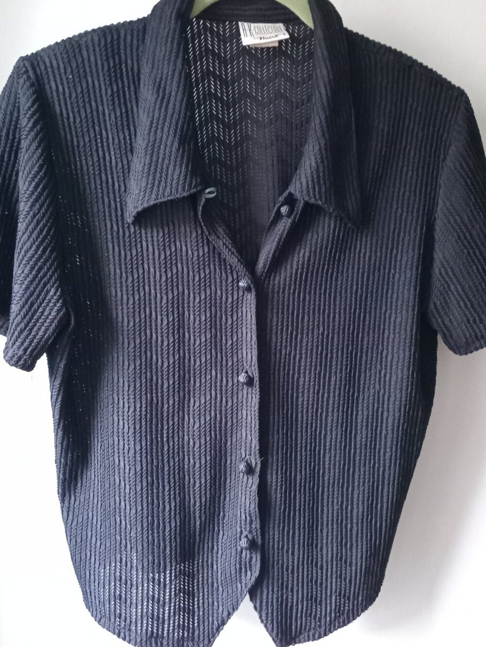 AK Collectible Nuart Black Textured blouse Size 6 Fabric buttons Vintage
